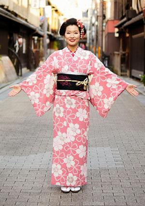 CLASSIC WHITE FLORAL KIMONO PINK/WHIT FLORAL